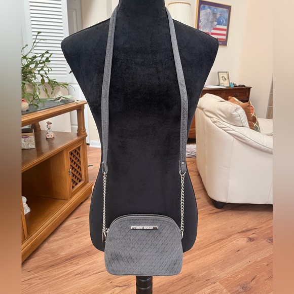 Steve Madden gray textured velvet crossbody bag - Picture 2 of 5